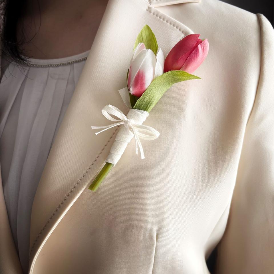 チューリップ 2輪 花束 コサージュ・2色から選べる（レッド・ピンク） | 3枚目